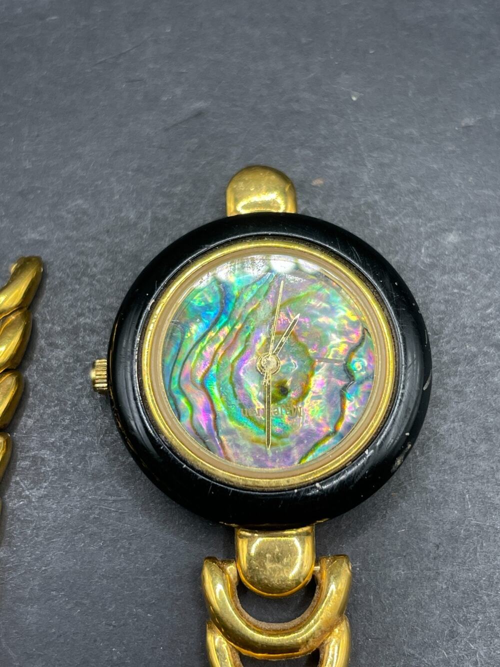 Vintage Majestron Watch Co Gold Tone Ladies Watch Abalone Mother of Pearl 26MM